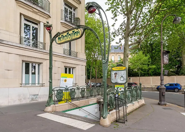 Garden In L Eiffel Tower 20 Min By Metro